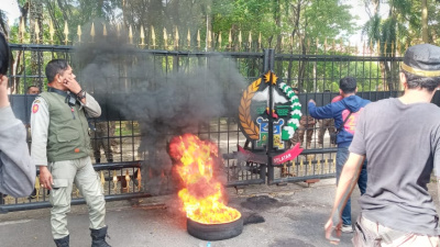 GEPMAR  “Serbu” Kantor Gubernur Sulawesi Selatan