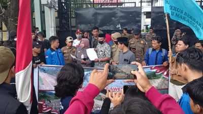 IPPEMSI Makassar Geruduk Kantor ĎPRD dan Gubernur Sulawesi Selatan
