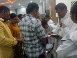 7 Anak Dibaptis Malam Paskah di Gereja Aryos TTS