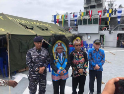 KRI Teluk Wondama-527 Kado Spesial HUT Kabupaten Teluk Wondama