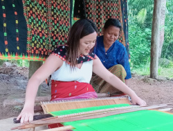 Kecantikan Audrey Utoyo Menghipnotis Warga Satu Kampung Adat Rangat (5)