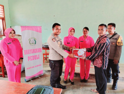 Polres Manggarai Barat Salurkan Bantuan Untuk Anak Sekolah di Pulau Papagarang