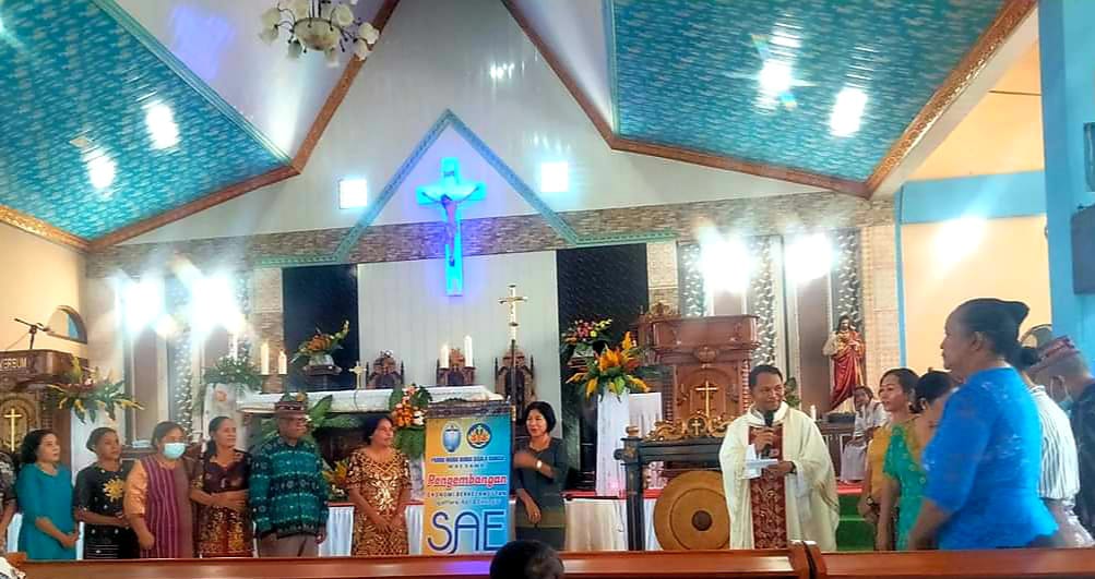 Launching kegiatan Bazar Ekonomi Berkelanjutan SAE di Gereja MBSB Wae Sambi Labuan Bajo, Minggu, 23 April 2023. Foto/Yos Min Palem