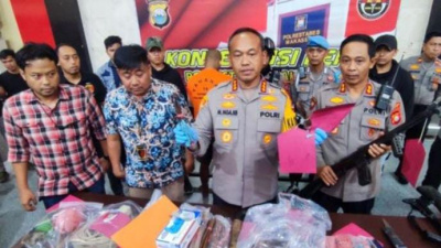 Polisi Grebek Gudang Pabrik Busur Panah