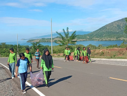 Dukung KTT ASEAN, Ratusan Pelajar Pungut Sampah Jalan Golo Mori