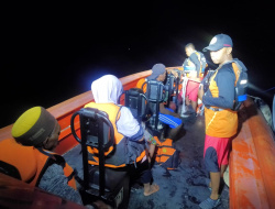 5 Penumpang Perahu Patah Kemudi  Ditemukan Selamat