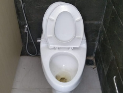 Toilet Wanita di Pusat Kuliner Kampung Ujung Labuan Bajo Diserbu Laki-laki