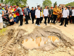 Pemerintah Pusat Kucurkan Rp800 Miliar Perbaiki Jalan Rusak