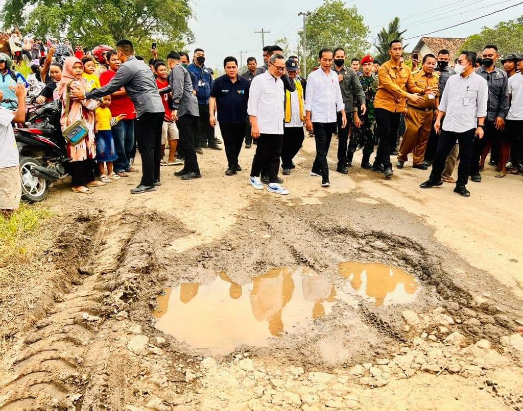 Pemerintah Pusat Kucurkan Rp800 Miliar Perbaiki Jalan Rusak