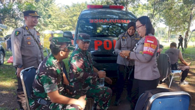 Subsatgas Dokkes Polri yang tergabung pada Satgas Banops Operasi Komodo 2023 berikan pelayanan kesehatan bagi para personel Polri dan TNI. Foto/Humas Polres Mabar