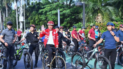 Nikmati Liburan Akhir Pekan, Presiden Jokowi Bersepeda