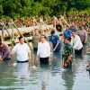 Jokowi Tanam Mangrove Bersama Prabowo