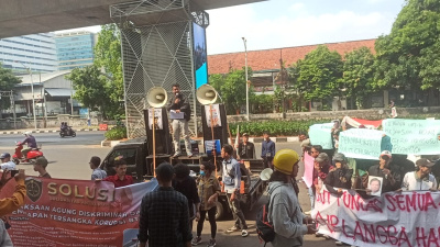 Aksi Solidaritas Anti Korupsi di depan Kantor Kejagung, Rabu (18/5/2023. Foto/dok. SOLUSI