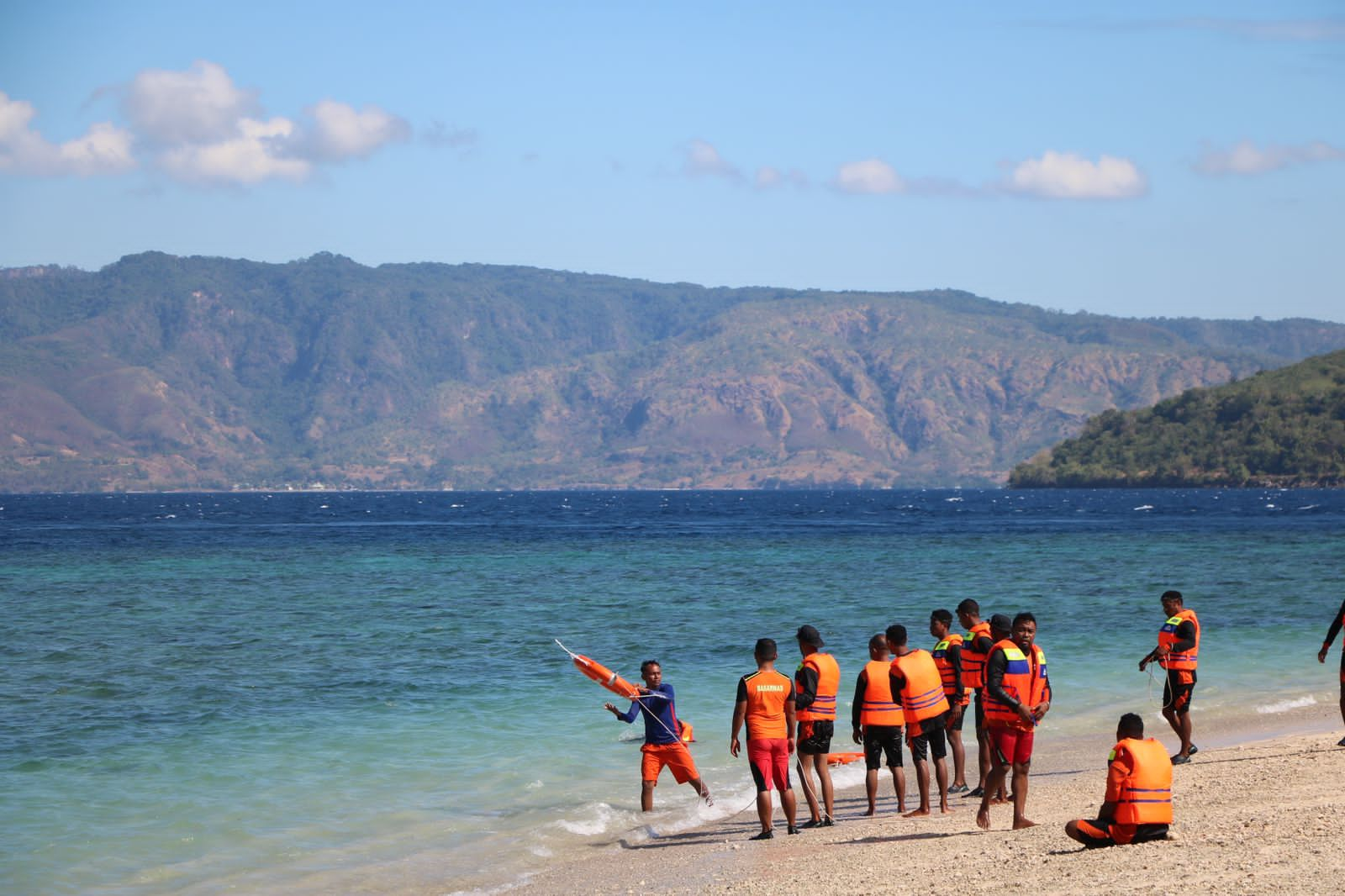 Pantai Sabanjar Jadi Saksi Aksi Heroik 50 Peserta Pelatihan SAR Water Rescue