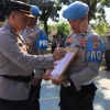 Gegara 02, Oknum Polisi di Labuan Bajo Dipecat ! Fotonya Dicoret Spidol Merah