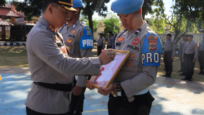 Gegara 02, Oknum Polisi di Labuan Bajo Dipecat ! Fotonya Dicoret Spidol Merah