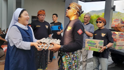 PMBB Berbagi Kasih ke Kebun Bunga Kkottongaen Labuan Bajo