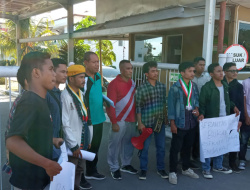 AMMARA Kupang Geruduk Kantor Kejati NTT