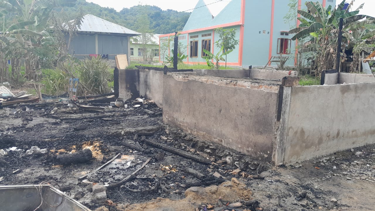 Kebakaran, Rumah Janda Beranak Empat di Labuan Bajo Rata dengan Tanah