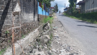 Drainase di Sekitar SPBU Mbaumuku dan SpringHill Ruteng yang Rusak Parah Dibiarkan Terlantar