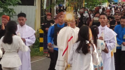 PMBB Sukseskan Prosesi Perarakan Sakramen Maha Kudus di Labuan Bajo