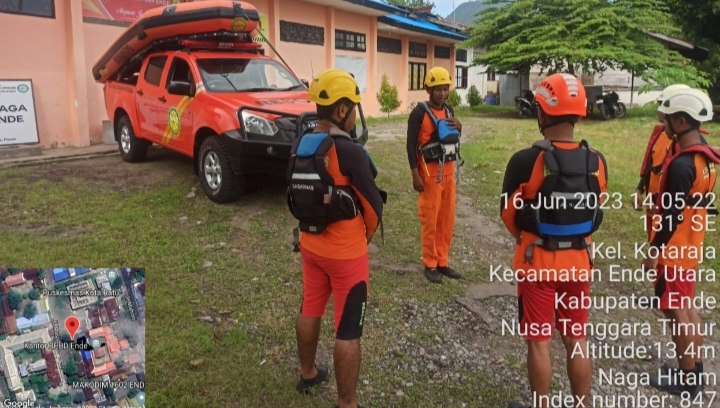 Remaja 11 Tahun Terseret Ombak Pantai Waebela