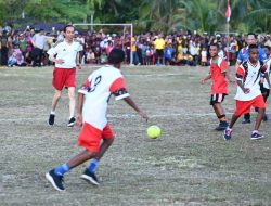 Presiden Jokowi Nomor Punggung 23 Main Bola Kaki di Papua