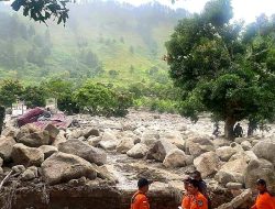 Tim Gabungan Butuh Bantuan Anjing Pelacak Cari 11 Warga Hilang Terbawa Banjir Bandang