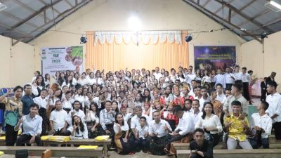 Kenangan Natal SMAK Loyola di Paroki St. Simon Petrus Compang