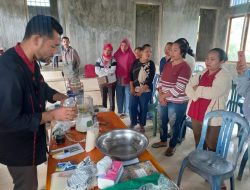 Dinas Sosial Latih Emak-Emak di Desa Wae Lolos Berwirausaha