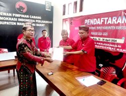 Dr. Bernadus Barat Daya Mendaftar di PDIP