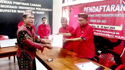 Dr. Bernadus Barat Daya Mendaftar di PDIP