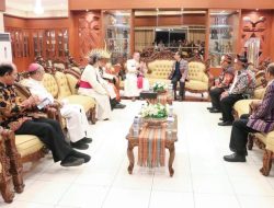 Pj. Gubernur NTT Makan Malam Bareng Duta Besar Vatikan, Kardinal, dan Uskup dari Indonesia dan Timor Leste