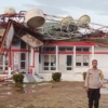 Tower Telkomsel Ambruk, Kantor Camat Kuwus Rusak Parah