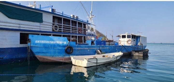 Kapal Pengangkut Air Bantuan dari Pemerintah Pusat Tak Beroperasi, Warga Kepulauan di Mabar Kesulitan Air Minum Bersih