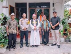 Simbol Kedamaian Paskah, Polisi, TNI, dan Umat Bersatu Jaga Ibadah di Labuan Bajo