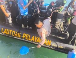 Aksi Nyata Peduli Lingkungan di Perairan Labuan Bajo, Kapolres Mabar Turun ke Laut