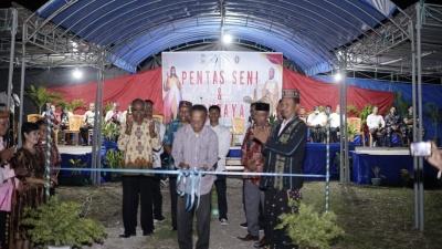 Semarak Toleransi, Vikep Ruteng dan Pimpinan Lintas Agama Lepas Balon Tanda Dimulainya Tiga Momen Berkah di Kevikepan Reo