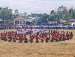 Keanggunan Molas Lamba Leda dalam Simfoni Tenun “Wela Kaweng” pada HUT RI ke-80