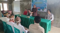 Kadis Pariwisata Provinsi NTT Disambut Secara Adat di Desa Wae Lolos