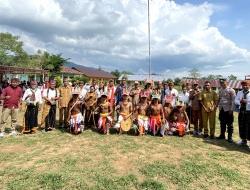 Merawat Warisan Leluhur, SMA Negeri 1 Boleng Gelar Pentas Budaya Caci dan Sae Massal