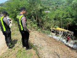 Truk Bermuatan Semen Terjun ke Jurang, Satu Nyawa Melayang