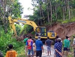 Simalakama di Bukit Toto Ninu : Upaya Perbaikan Jalan yang Mengancam Situs Budaya dan Religi