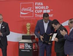 FIFA World Cup™ Trophy Tour by Coca-Cola Hadir di Indonesia, Hadirkan Trofi Emas Paling Ikonik Dunia ke Jakarta