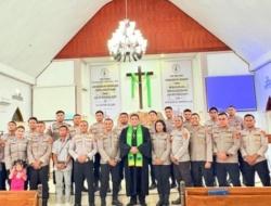 Polres Mabar Menggema di Gereja GMIT Gunung Salmon: Ketika Polisi Memuji Tuhan, Iman dan Kemanusiaan Menyatu