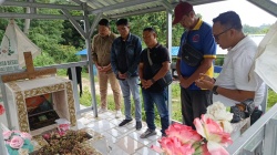 PWMB Peringati HPN ke-80 dengan Ziarah ke Makam Wartawan Senior dan Bakti Sosial untuk Nelayan