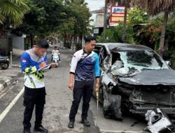 Nyaris Renggut Nyawa, Sopir Mobil Innova Diduga Mabuk Hantam Truk Sampah yang Tak Ada Lampu