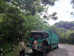Truk Rusak di Tanjakan Wae Nengke, Polsek Lembor Terapkan Buka-Tutup Jalur Trans Flores