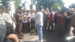 Urus Sertifikat Tanah Harus Lewat “Restu Fungsionaris Adat”? Warga Desak Kejari Mabar untuk Hentikan Paraktik Tersebut