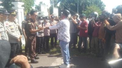 Urus Sertifikat Tanah Harus Lewat “Restu Fungsionaris Adat”? Warga Desak Kejari Mabar untuk Hentikan Paraktik Tersebut